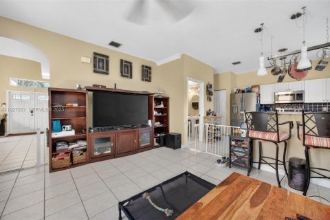 Villa ou maison à vendre à Cutler Bay, Floride: 4 chambres, 199.46 m2 № 1986213 - photo 12