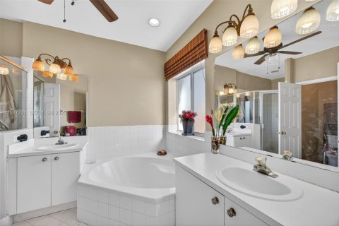 Villa ou maison à vendre à Cutler Bay, Floride: 4 chambres, 199.46 m2 № 1986213 - photo 26