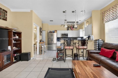 Villa ou maison à vendre à Cutler Bay, Floride: 4 chambres, 199.46 m2 № 1986213 - photo 11