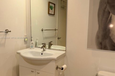 Copropriété à vendre à Hallandale Beach, Floride: 2 chambres, 100.89 m2 № 1976561 - photo 26