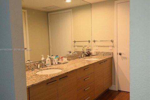 Copropriété à vendre à Hallandale Beach, Floride: 2 chambres, 100.89 m2 № 1976561 - photo 24