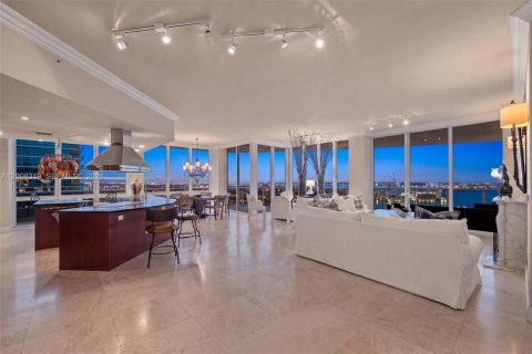 Condominio en venta en Bal Harbour, Florida, 4 dormitorios, 271.09 m2 № 2170905 - foto 4