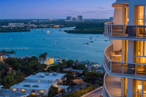 Condominio en venta en Bal Harbour, Florida, 4 dormitorios, 271.09 m2 № 2170905 - foto 3