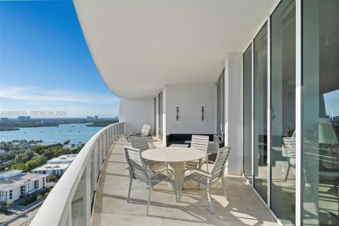 Condominio en venta en Bal Harbour, Florida, 4 dormitorios, 271.09 m2 № 2170905 - foto 29