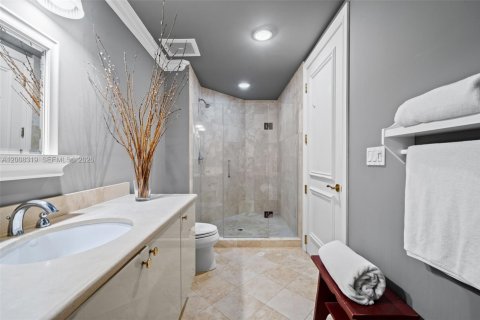 Condominio en venta en Bal Harbour, Florida, 4 dormitorios, 271.09 m2 № 2170905 - foto 22