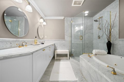 Condominio en venta en Bal Harbour, Florida, 4 dormitorios, 271.09 m2 № 2170905 - foto 16