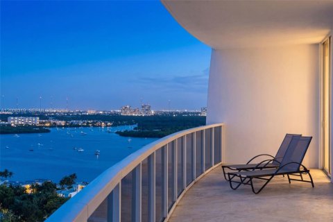 Condominio en venta en Bal Harbour, Florida, 4 dormitorios, 271.09 m2 № 2170905 - foto 2