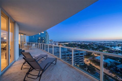 Condominio en Bal Harbour, Florida, 4 dormitorios  № 2170905