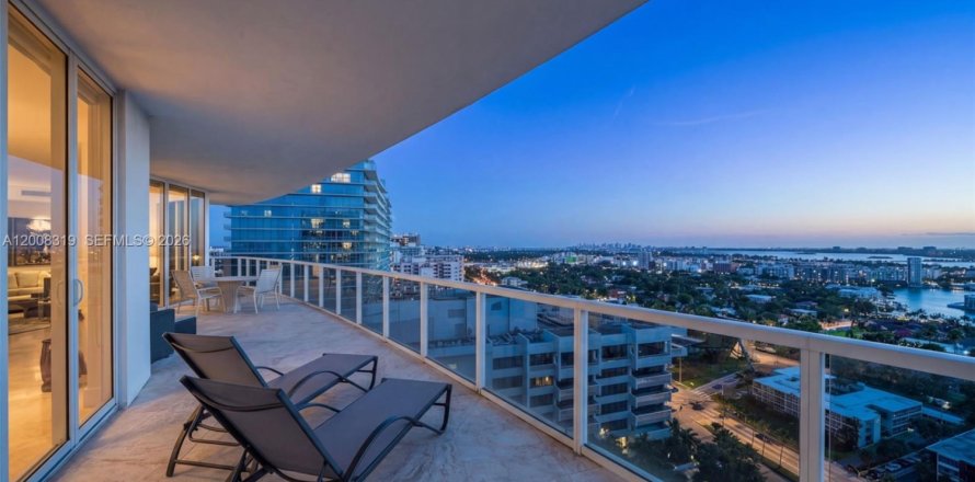 Condominio en Bal Harbour, Florida, 4 dormitorios  № 2170905