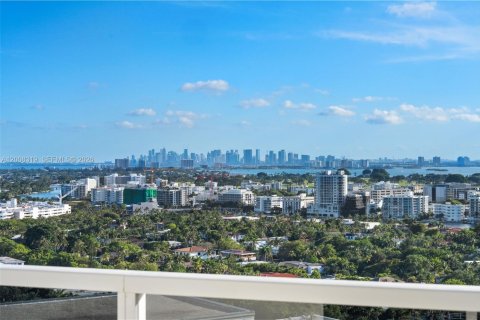 Condominio en venta en Bal Harbour, Florida, 4 dormitorios, 271.09 m2 № 2170905 - foto 27