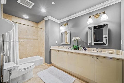 Condominio en venta en Bal Harbour, Florida, 4 dormitorios, 271.09 m2 № 2170905 - foto 21