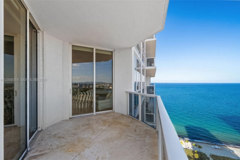 Condominio en venta en Bal Harbour, Florida, 4 dormitorios, 271.09 m2 № 2170905 - foto 25