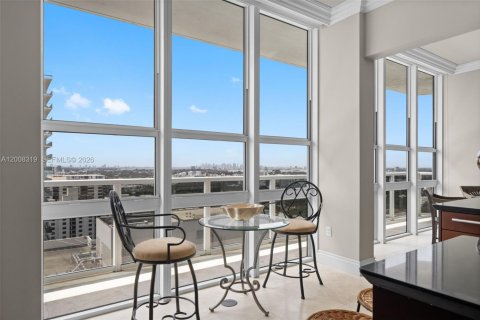 Condominio en venta en Bal Harbour, Florida, 4 dormitorios, 271.09 m2 № 2170905 - foto 10