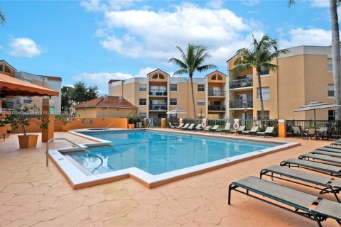 Appartement à louer à Hialeah, Floride: 2 chambres, 91.23 m2 № 1969046 - photo 1