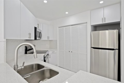 Appartement à louer à Hialeah, Floride: 2 chambres, 91.23 m2 № 1969046 - photo 22