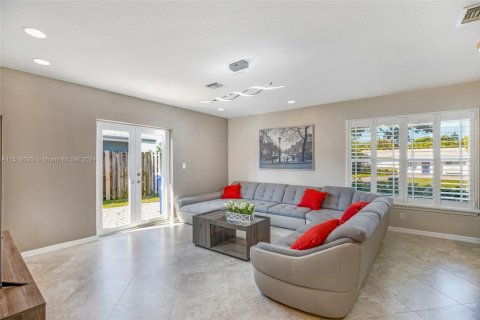 House in Fort Lauderdale, Florida 4 bedrooms, 201.88 sq.m. № 1959353 - photo 2