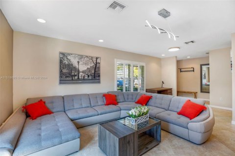 House in Fort Lauderdale, Florida 4 bedrooms, 201.88 sq.m. № 1959353 - photo 3