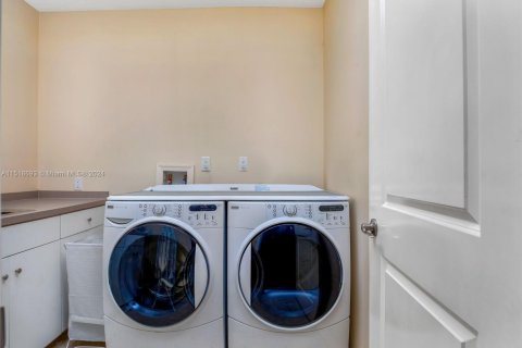 House in Fort Lauderdale, Florida 4 bedrooms, 201.88 sq.m. № 1959353 - photo 25