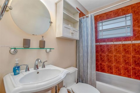 House in Fort Lauderdale, Florida 4 bedrooms, 201.88 sq.m. № 1959353 - photo 21