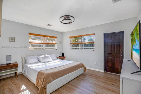 House in Fort Lauderdale, Florida 4 bedrooms, 201.88 sq.m. № 1959353 - photo 13