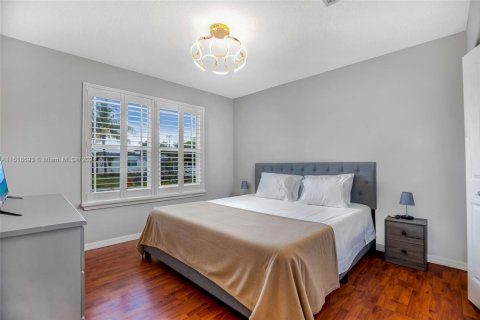 House in Fort Lauderdale, Florida 4 bedrooms, 201.88 sq.m. № 1959353 - photo 17