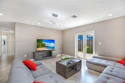 House in Fort Lauderdale, Florida 4 bedrooms, 201.88 sq.m. № 1959353 - photo 4