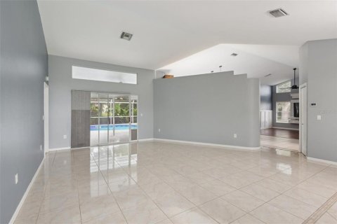 House in Spring Hill, Florida 4 bedrooms, 235.51 sq.m. № 1900110 - photo 15