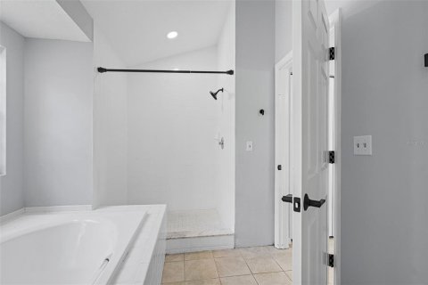 House in Largo, Florida 3 bedrooms, 201.32 sq.m. № 1837691 - photo 12