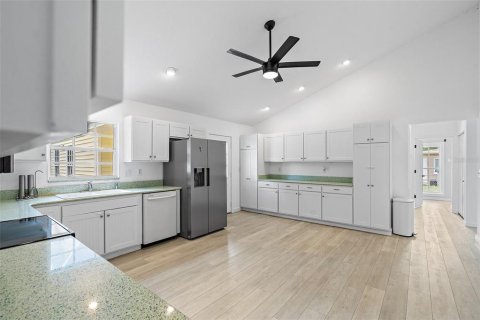 House in Largo, Florida 3 bedrooms, 201.32 sq.m. № 1837691 - photo 19