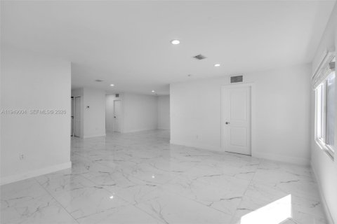 Villa ou maison à vendre à Miami, Floride: 3 chambres, 118.36 m2 № 2004840 - photo 16