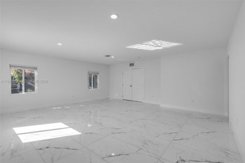 Villa ou maison à vendre à Miami, Floride: 3 chambres, 118.36 m2 № 2004840 - photo 29