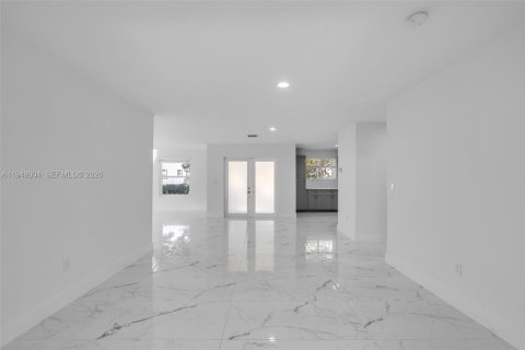 Villa ou maison à vendre à Miami, Floride: 3 chambres, 118.36 m2 № 2004840 - photo 11
