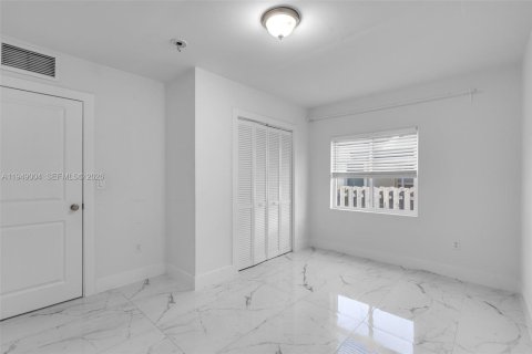 Villa ou maison à vendre à Miami, Floride: 3 chambres, 118.36 m2 № 2004840 - photo 21