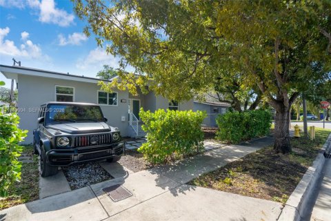 Villa ou maison à vendre à Miami, Floride: 3 chambres, 118.36 m2 № 2004840 - photo 3