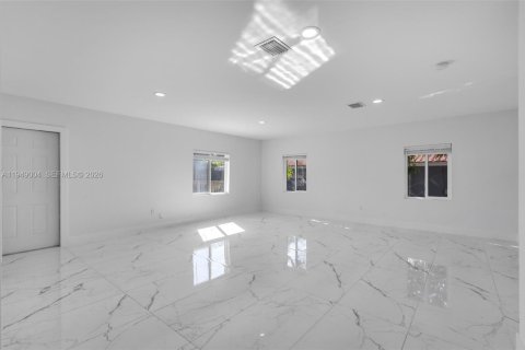 Villa ou maison à vendre à Miami, Floride: 3 chambres, 118.36 m2 № 2004840 - photo 27