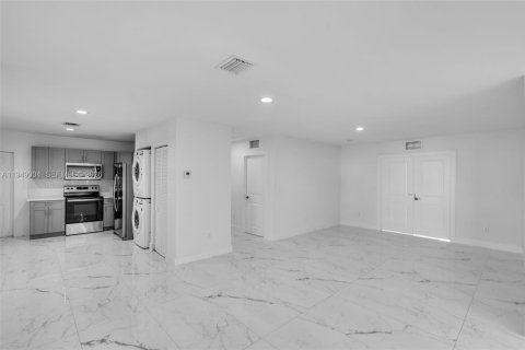 Villa ou maison à vendre à Miami, Floride: 3 chambres, 118.36 m2 № 2004840 - photo 5