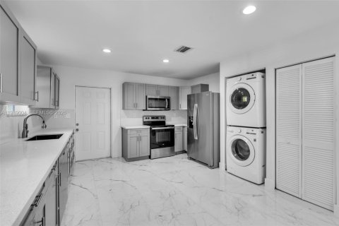 Villa ou maison à vendre à Miami, Floride: 3 chambres, 118.36 m2 № 2004840 - photo 8