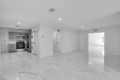 Villa ou maison à vendre à Miami, Floride: 3 chambres, 118.36 m2 № 2004840 - photo 17