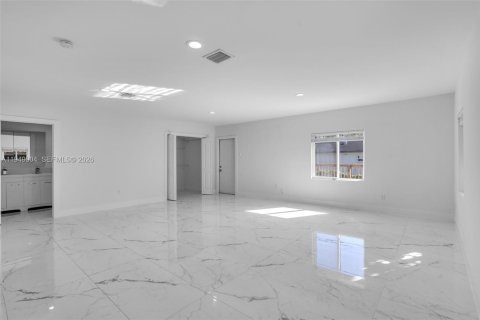 Villa ou maison à vendre à Miami, Floride: 3 chambres, 118.36 m2 № 2004840 - photo 25