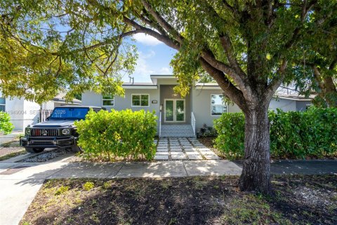 Villa ou maison à Miami, Floride 3 chambres, 118.36 m2 № 2004840