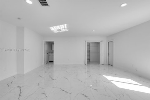 Villa ou maison à vendre à Miami, Floride: 3 chambres, 118.36 m2 № 2004840 - photo 28
