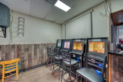 Commercial property in Hialeah, Florida № 1786906 - photo 14