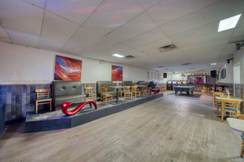 Commercial property in Hialeah, Florida № 1786906 - photo 8