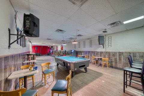 Commercial property in Hialeah, Florida № 1786906 - photo 11