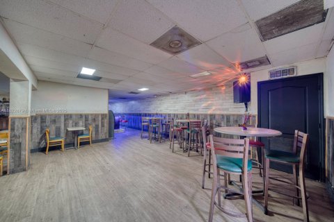 Commercial property in Hialeah, Florida № 1786906 - photo 13
