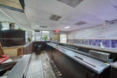 Commercial property in Hialeah, Florida № 1786906 - photo 16