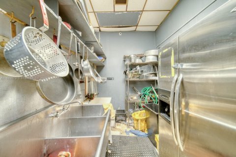 Commercial property in Hialeah, Florida № 1786906 - photo 19