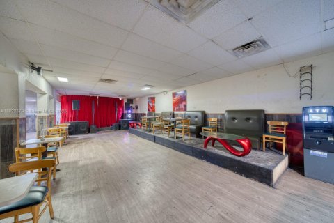 Commercial property in Hialeah, Florida № 1786906 - photo 5