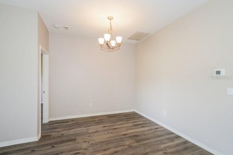 House in Seffner, Florida 3 bedrooms, 140.28 sq.m. № 2427529 - photo 5