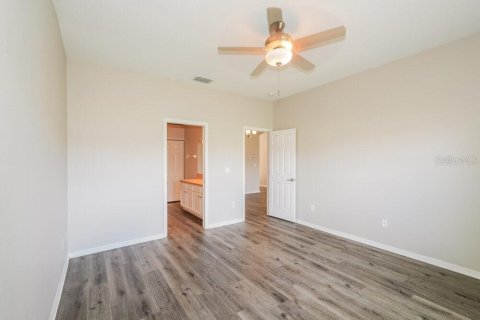 House in Seffner, Florida 3 bedrooms, 140.28 sq.m. № 2427529 - photo 11